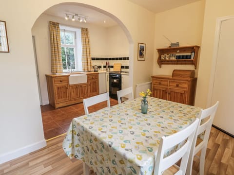 Cottage | Private kitchen | Microwave, stovetop, cookware/dishes/utensils