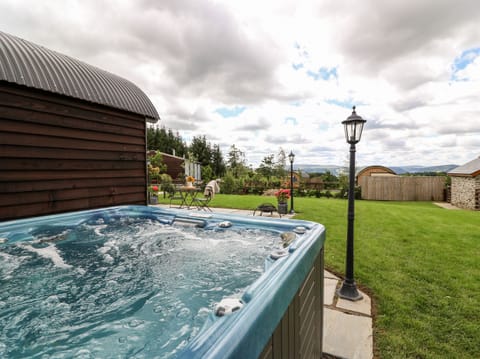 Cottage | Property grounds