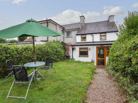 Cottage | Property grounds