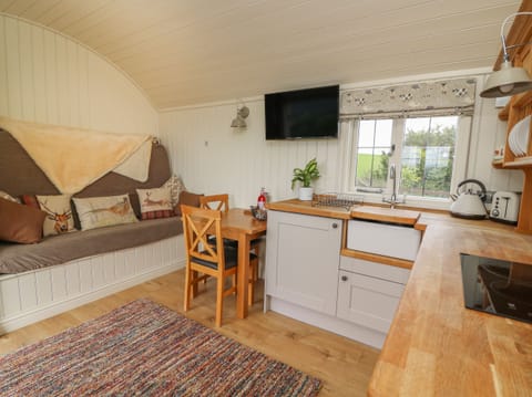Cottage | 1 bedroom, individually decorated, individually furnished, free WiFi