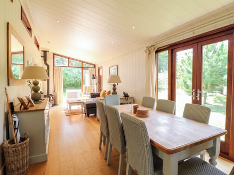 Cottage | Dining
