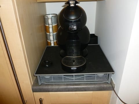 House, 3 Bedrooms | Shared kitchen facilities | Full-size fridge, microwave, oven, stovetop