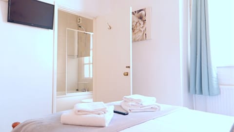 Double Room | Iron/ironing board, free WiFi, bed sheets