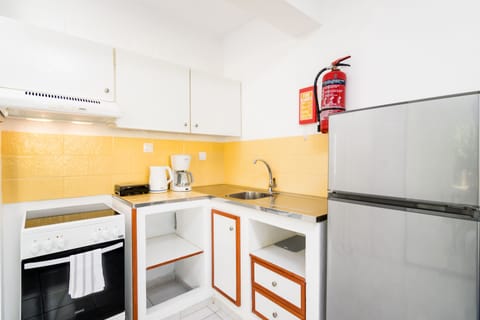 Apartment, 1 Bedroom, Ground Floor (Type E) | Private kitchen | Full-size fridge, oven, stovetop, coffee/tea maker