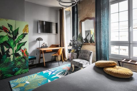 Deluxe Room (Frieda Khalo) | Minibar, in-room safe, individually decorated, individually furnished