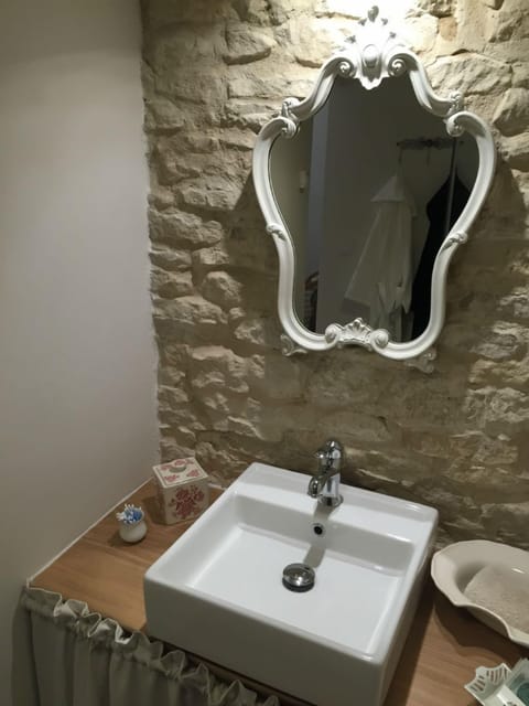 Double Room (Louise) | Bathroom sink