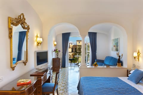 Junior Suite, Balcony, Garden View | Hypo-allergenic bedding, memory foam beds, minibar, in-room safe