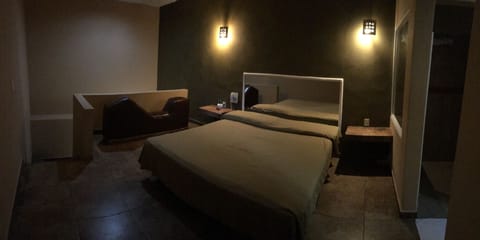 Basic Double Room, Smoking | Blackout drapes, bed sheets