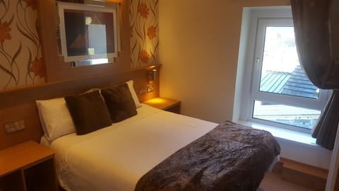 Double Room (Small) | Free WiFi