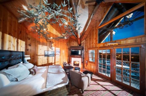 Springview Premier King | Premium bedding, down comforters, pillowtop beds, in-room safe