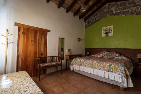 Design Room, 1 King Bed, Non Smoking | Bed sheets