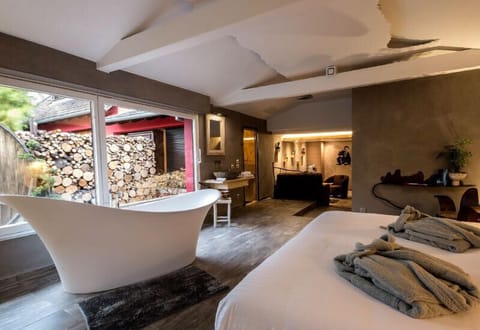 Minibar, individually decorated, individually furnished, blackout drapes