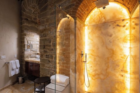 Luxury Suite, 1 Bedroom, City View (Donatello) | Bathroom | Designer toiletries, hair dryer, bathrobes, slippers