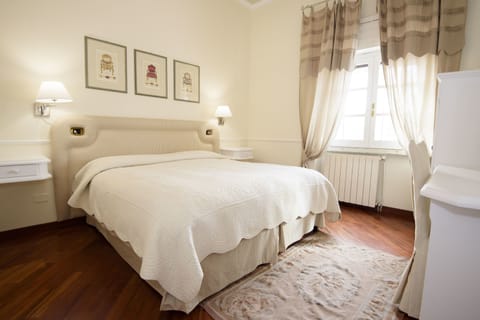 Superior Double or Twin Room (Green) | Egyptian cotton sheets, premium bedding, down comforters, desk