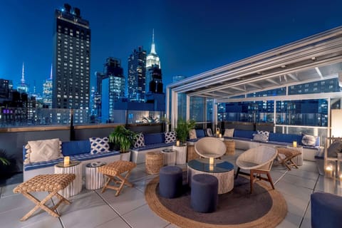2 bars/lounges, rooftop bar