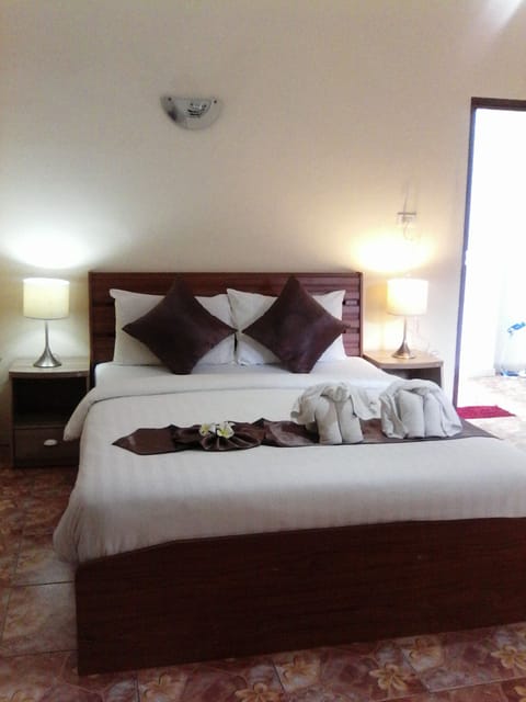 Free WiFi, bed sheets