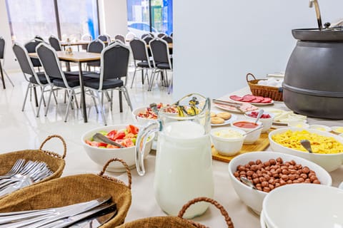 Daily buffet breakfast for a fee