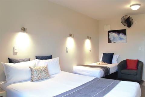 Superior Twin Room, Multiple Beds | Premium bedding, pillowtop beds, individually furnished, desk