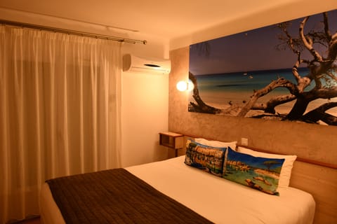 Desk, soundproofing, iron/ironing board, free WiFi