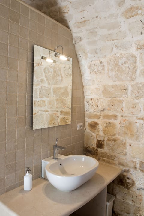 Suite, 1 Bedroom, Patio | Bathroom | Shower, towels