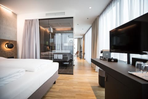 1 bedroom, hypo-allergenic bedding, minibar, in-room safe