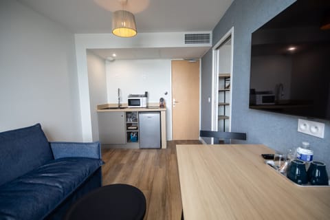 Appartement T2 vue mer TWIN | Living area | Flat-screen TV