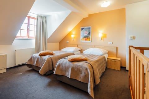 Duplex | In-room safe, desk, laptop workspace, WiFi (free)