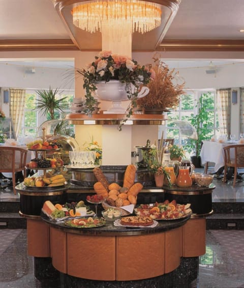 Daily buffet breakfast for a fee