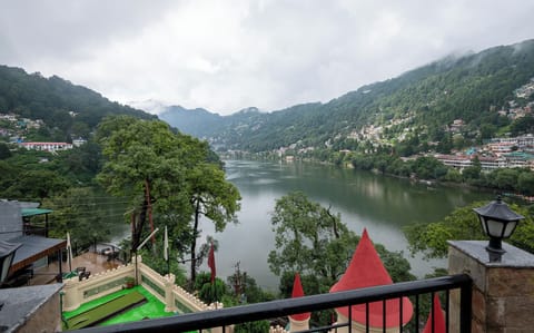 Deluxe Lake Facing  Room | WiFi, bed sheets