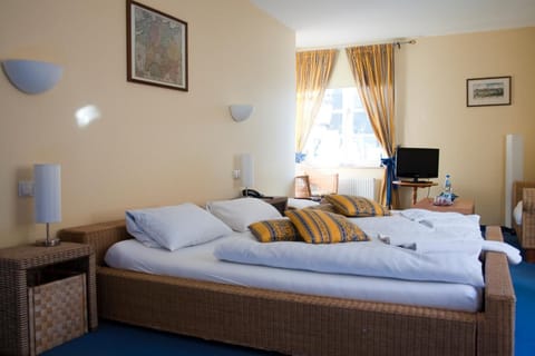 Double Room | Living room | TV