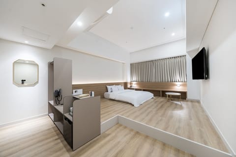 LUXURY FAMILY | Bathroom | Separate tub and shower, designer toiletries, hair dryer, bathrobes