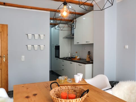 Family House | Private kitchen | Cookware/dishes/utensils