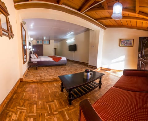 Panoramic Room, 1 King Bed, Balcony | Individually decorated, individually furnished, laptop workspace