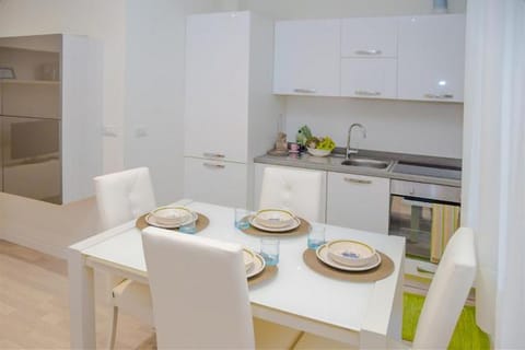 Apartment, 1 Bedroom | In-room dining