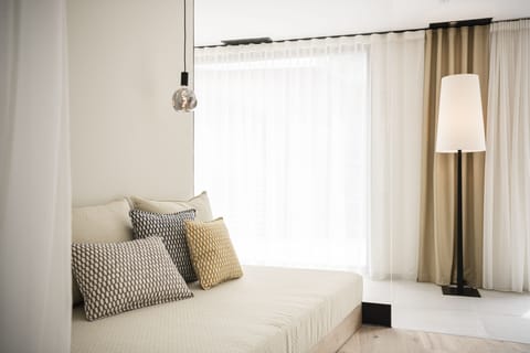 Sauna, hot tub, steam room