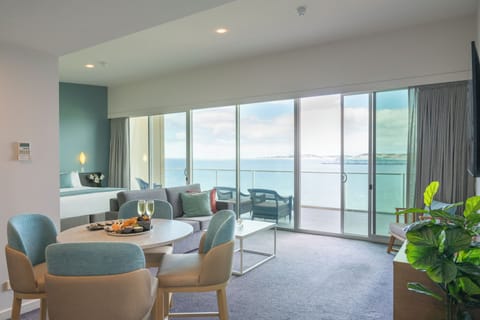 Luxury Suite with Ocean View | Minibar, in-room safe, iron/ironing board, free WiFi