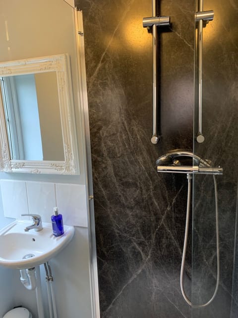 Comfort Double Room, Garden View | Bathroom | Hair dryer, towels