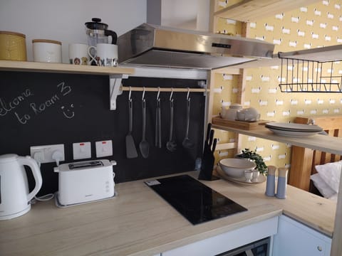 Double Room, Sea View | Private kitchen | Fridge, microwave, oven, stovetop