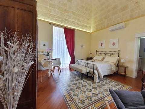 Deluxe Double Room, Balcony | Bathroom | Shower, rainfall showerhead, free toiletries, hair dryer
