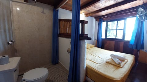 Basic Double Room | Bathroom | Towels