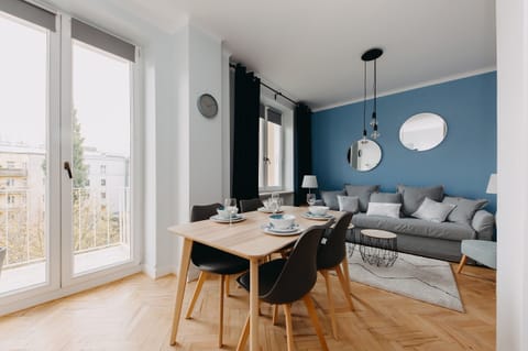Comfort Apartment, 1 Queen Bed with Sofa bed, Non Smoking, Courtyard View | Living room | Smart TV