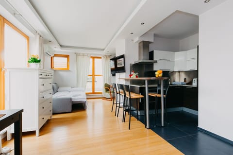 Business Apartment, 1 Queen Bed with Sofa bed, Non Smoking, City View | Private kitchen | Full-size fridge, microwave, oven, stovetop
