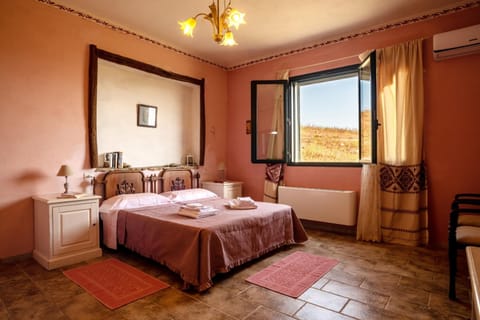 Desk, blackout drapes, free WiFi, bed sheets