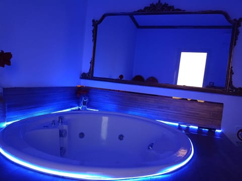 Hot tub, deep-tissue massages, sports massages, massages