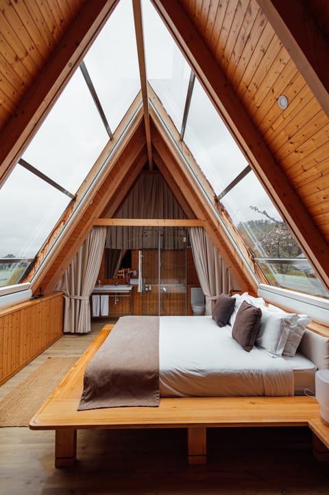 Signature Cabin | In-room safe, desk, blackout drapes, soundproofing