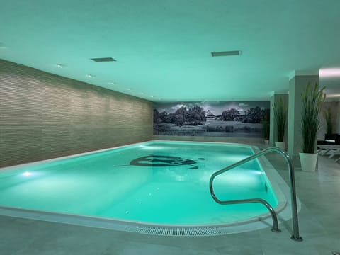 Indoor pool, sun loungers