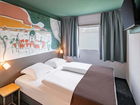 Double Room | Desk, blackout drapes, soundproofing, WiFi (free)