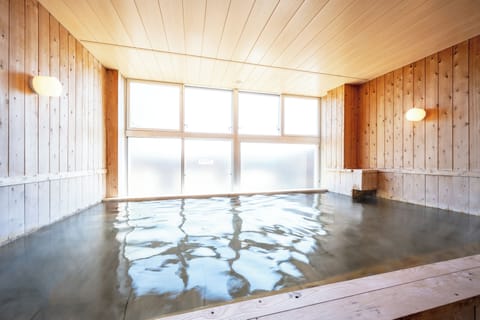 Indoor spa tub