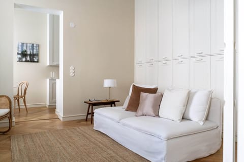 Roost Roobert | Living area | Flat-screen TV