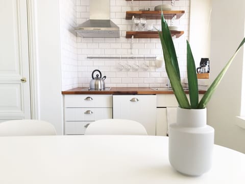 Roost Kruunuhaka | Private kitchen | Full-size fridge, microwave, oven, stovetop